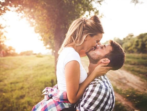 Ciuman Romantis Imej Cinta Hd Gambar Foto 20