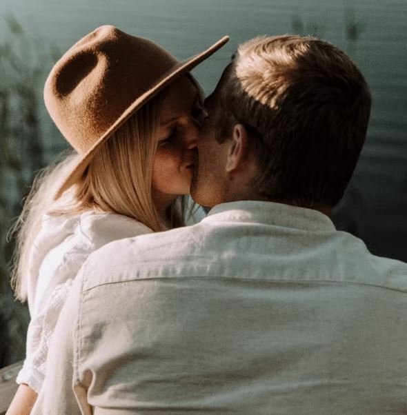 Sărut Romantic Dragoste Imagini Hd , Poză, Fotografii Sarut Romantic Dragoste Imagini Hd Poza Fotografii 29