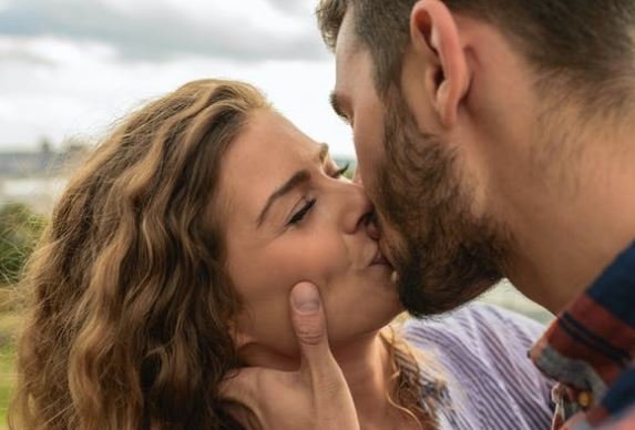 Sărut Romantic Dragoste Imagini Hd , Poză, Fotografii Sarut Romantic Dragoste Imagini Hd Poza Fotografii 36